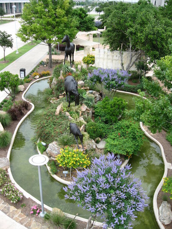 Monuments - Wild and Free by Edd Hayes - search and link Sculpture with SculptSite.com