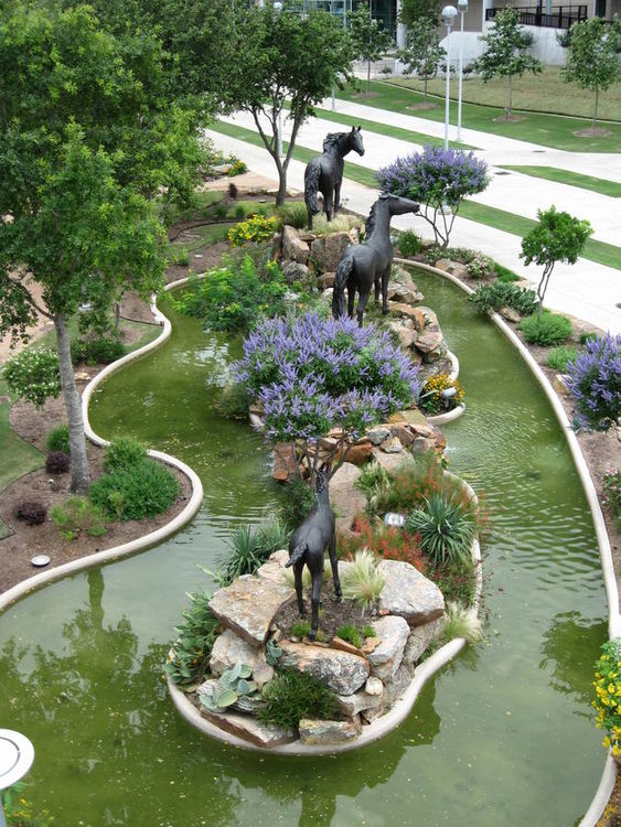 Monuments - Wild and Free by Edd Hayes - search and link Sculpture with SculptSite.com